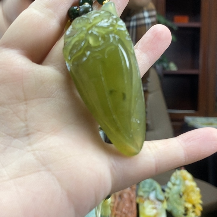 蛇纹石玉未镶嵌颈饰