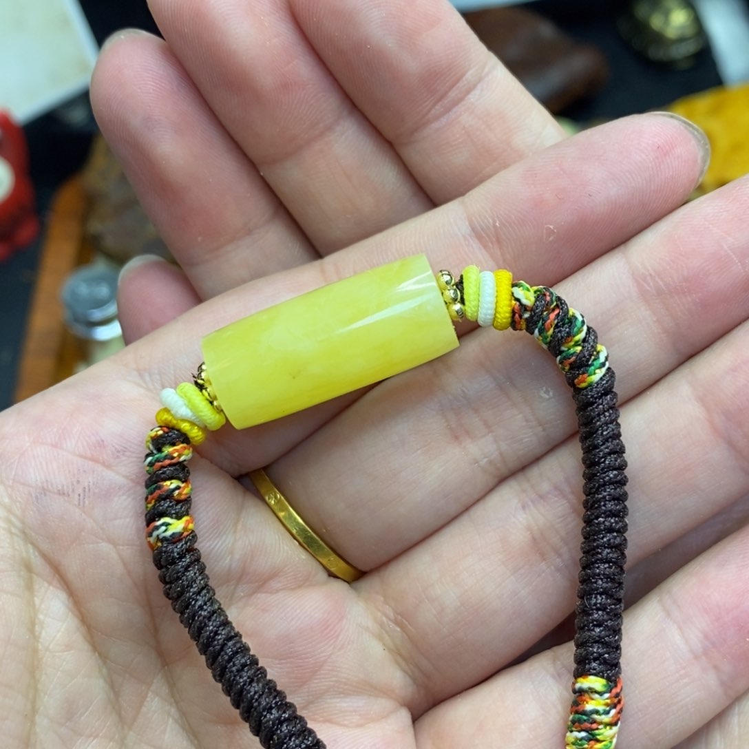 琥珀颈饰未镶嵌唐