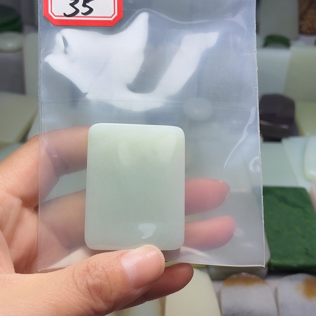 用***4和田玉未镶嵌颈饰