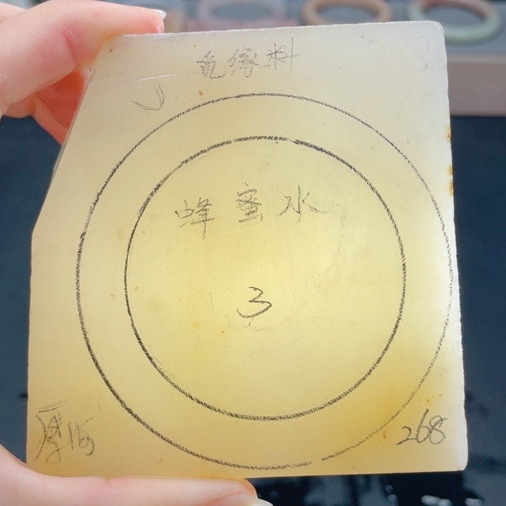 石英质玉未镶嵌手镯定制