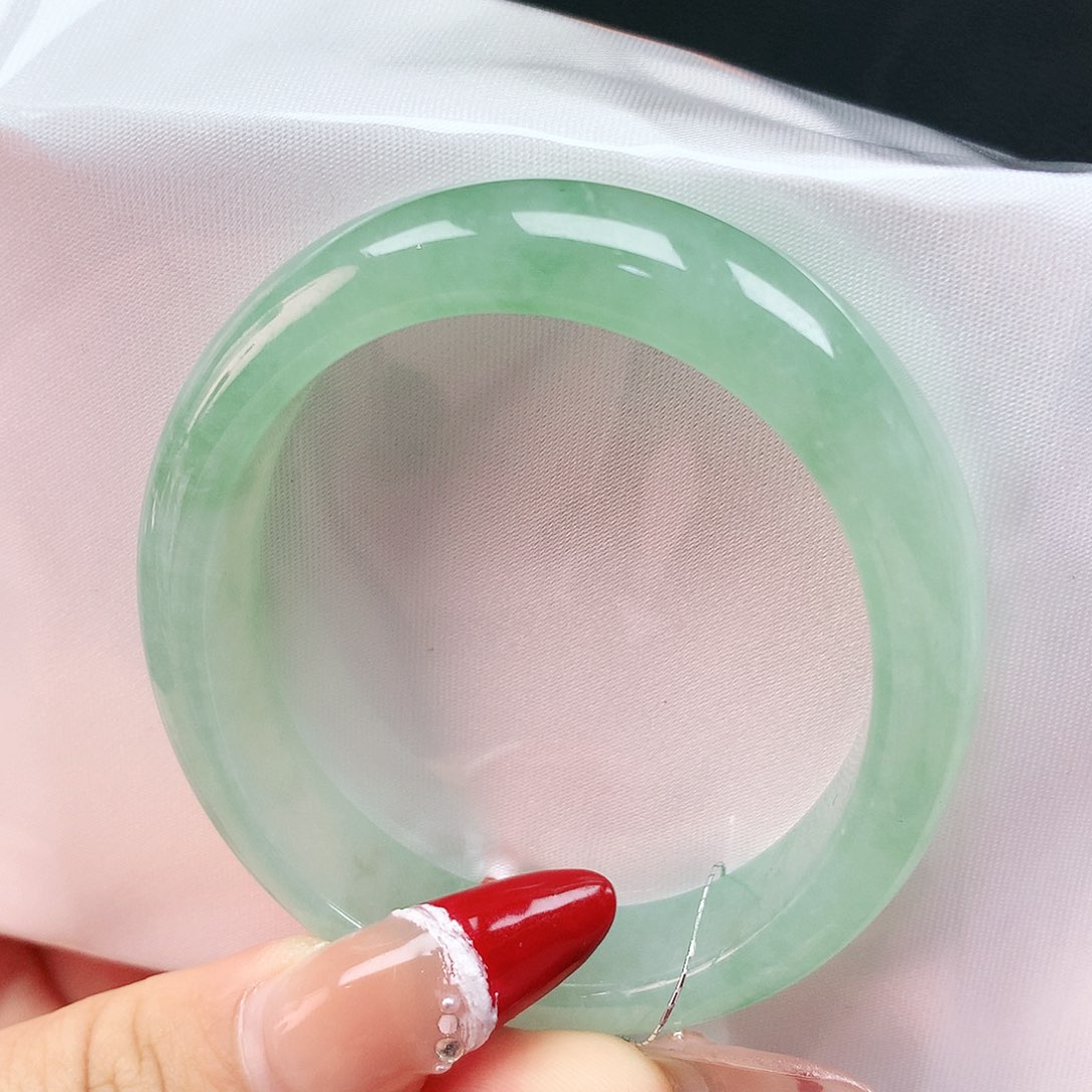 翡翠手镯未镶嵌54贵
