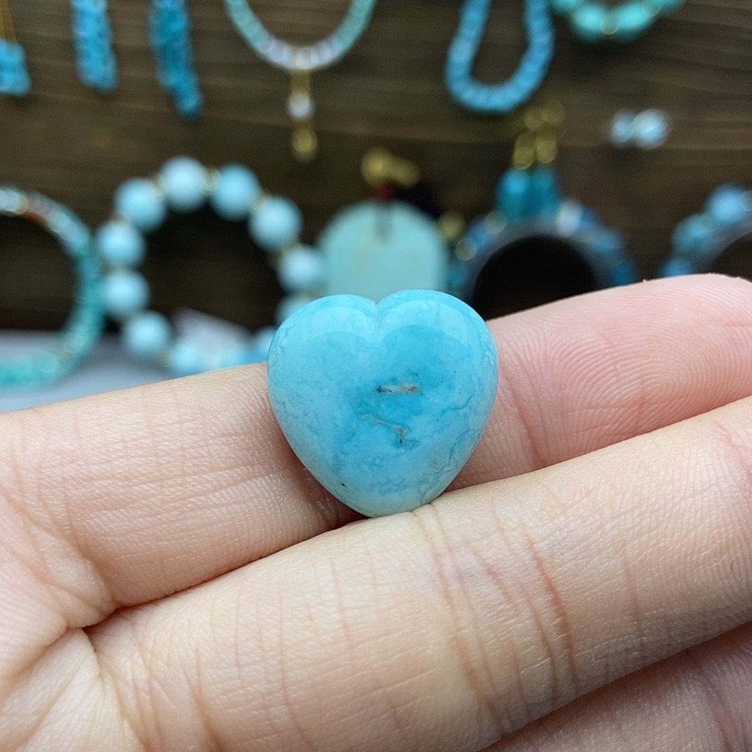 绿松石未镶嵌玉化蓝屁桃