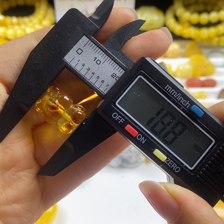 蜜蜡裸石未镶嵌瑕疵，