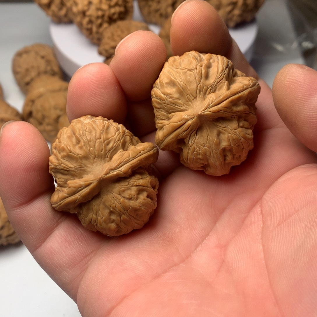 文玩核桃把件元宝