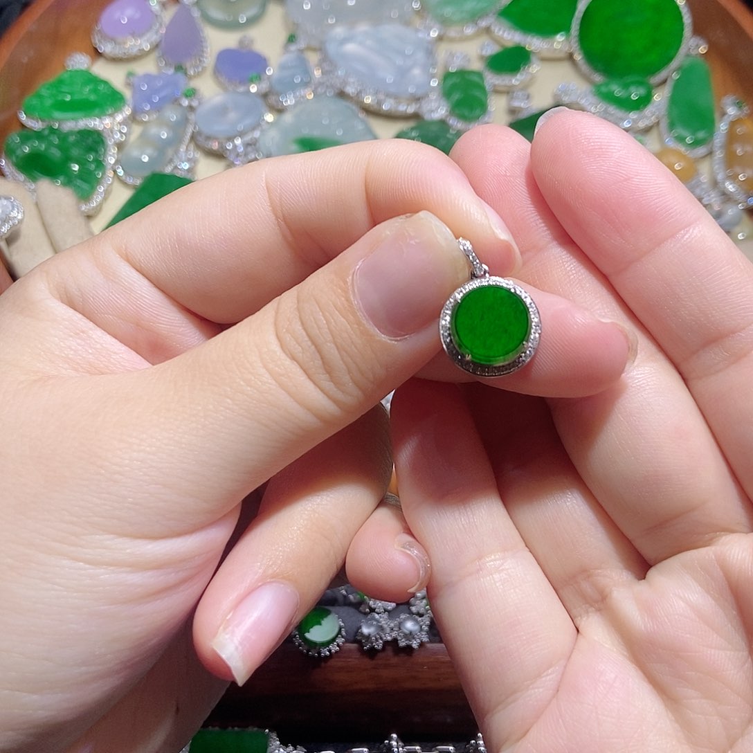 翡翠18K金镶嵌吊坠(不含链)吊坠