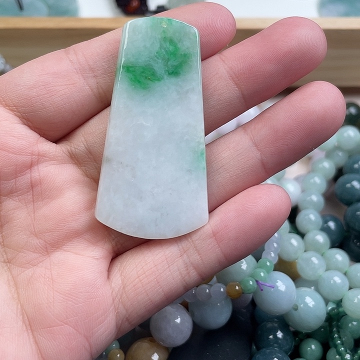 翡翠未镶嵌颈饰99