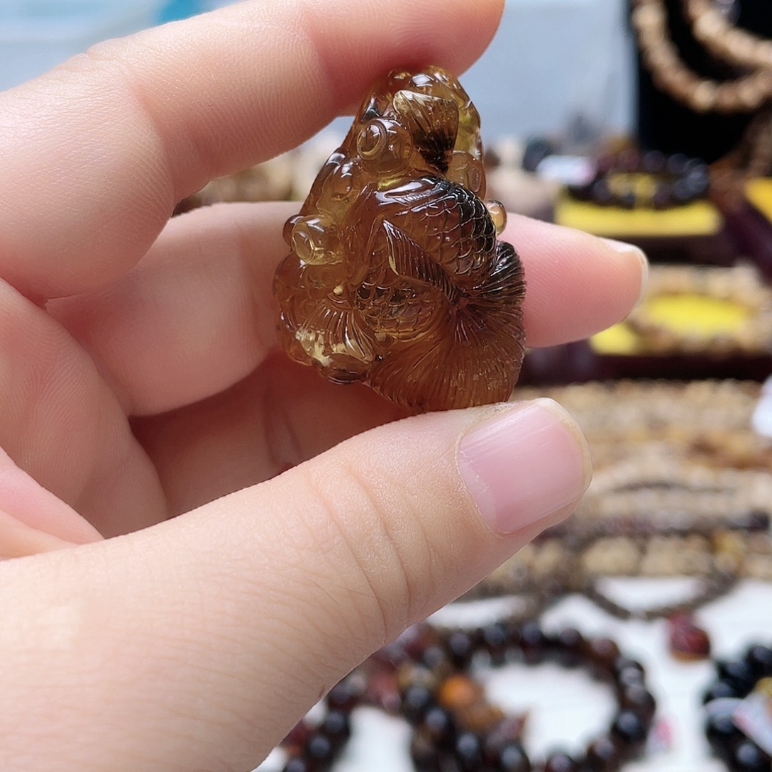 琥珀裸石未镶嵌大