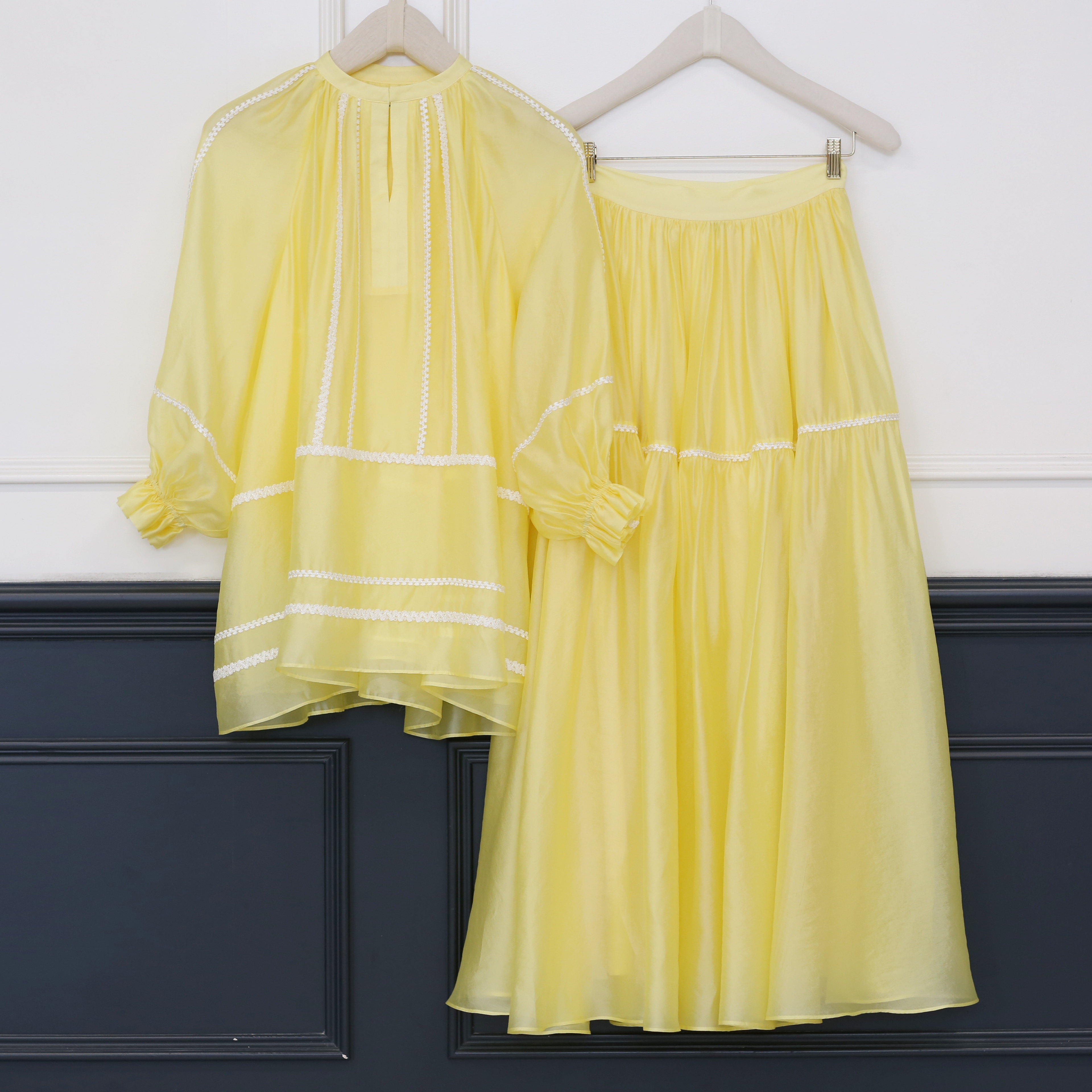 2507005【壁虎姐】GECKO夏季新款 柠檬黄法式灯笼袖上衣 半裙套装