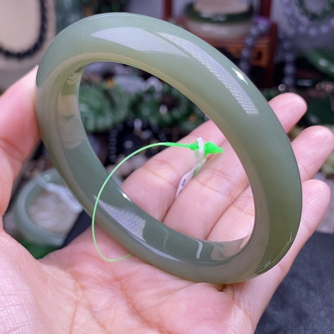 和田玉58 晴水手镯湖水绿清货价未镶嵌