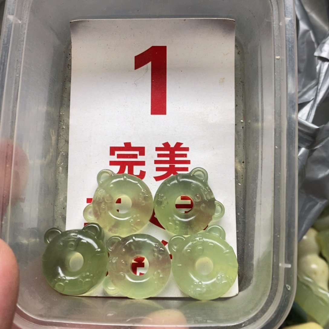 蛇纹石玉挂坠未镶嵌