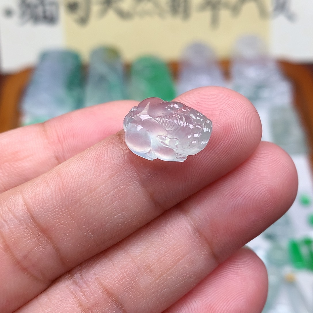 翡翠裸石缅甸天然A货翡翠冰种貔貅