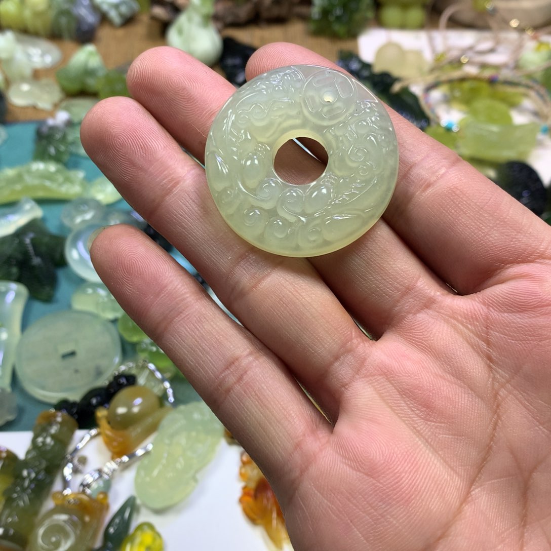 岫玉颈饰未镶嵌单面貔貅扣