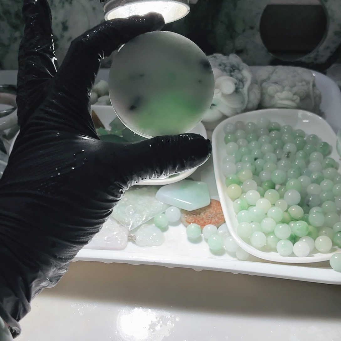 翡翠未镶嵌颈饰边角料