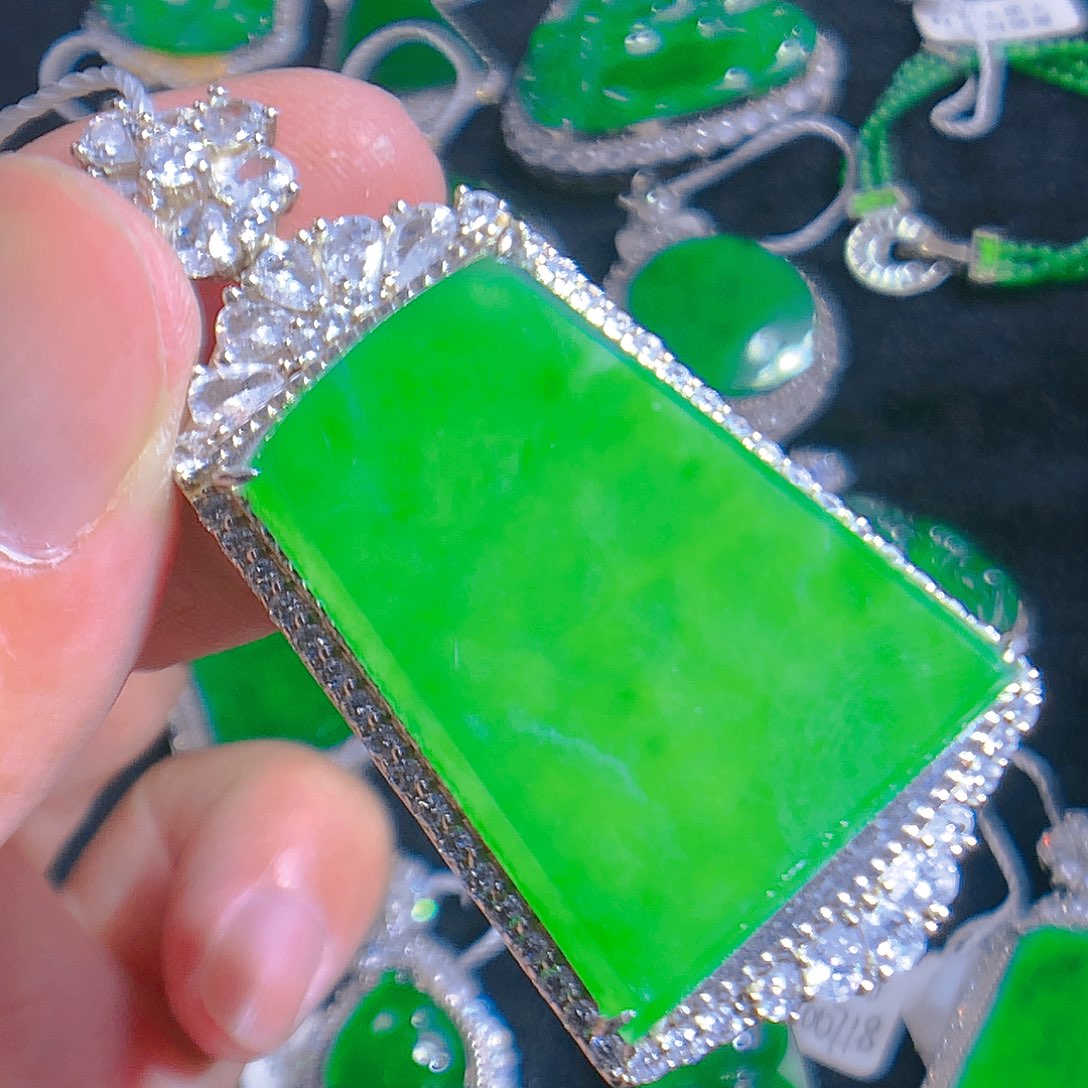 翡翠颈饰银S925镶嵌吊坠