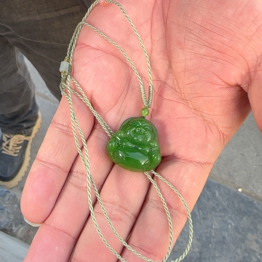 和田玉未镶嵌颈饰俄碧浓粉绿