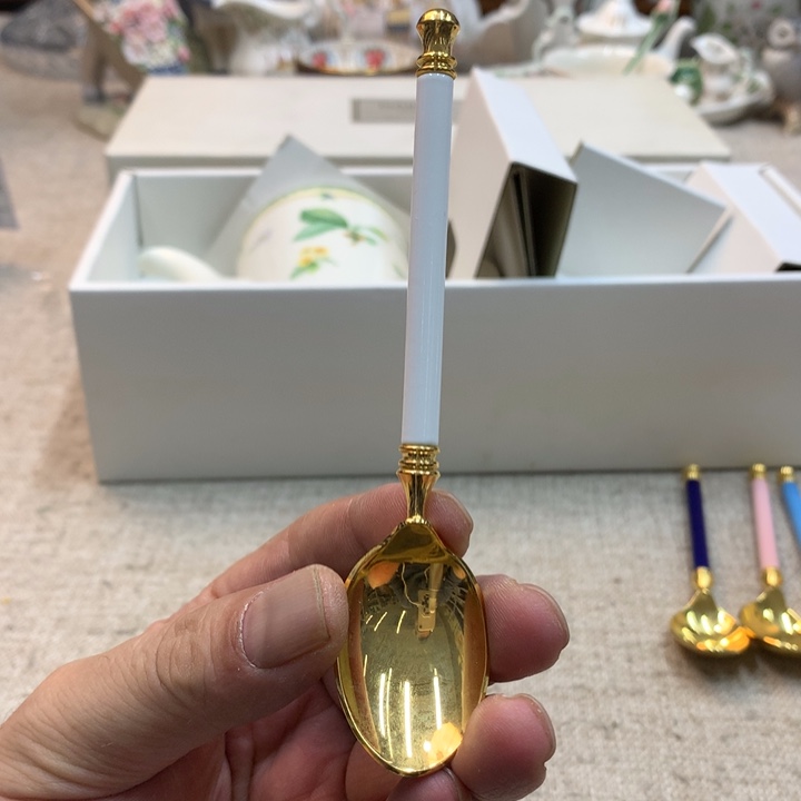 金瓷阁家的美丽瓷器