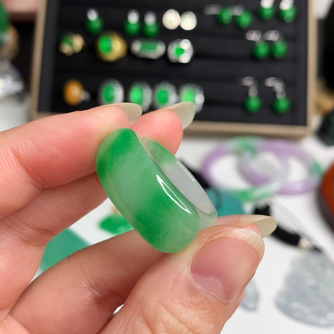 宝***宝翡翠未镶嵌手饰优化733