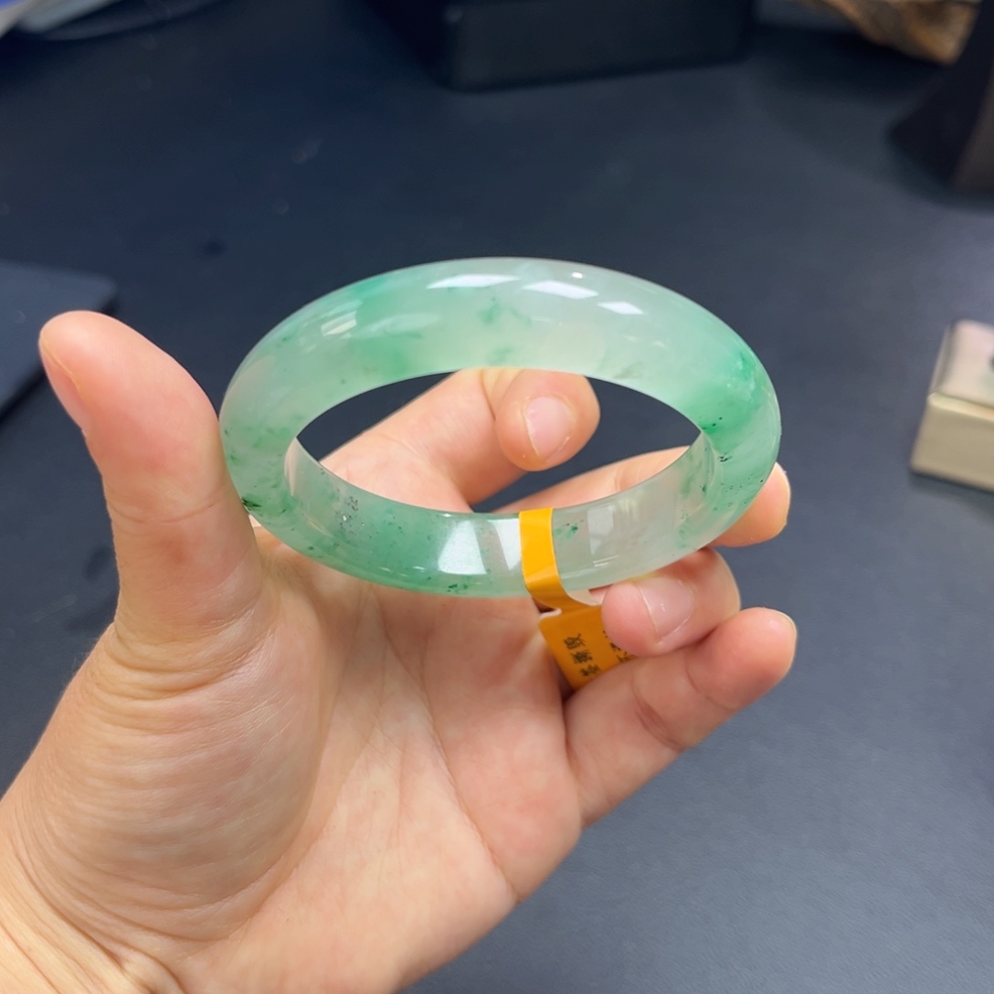 石英质玉未镶嵌手镯