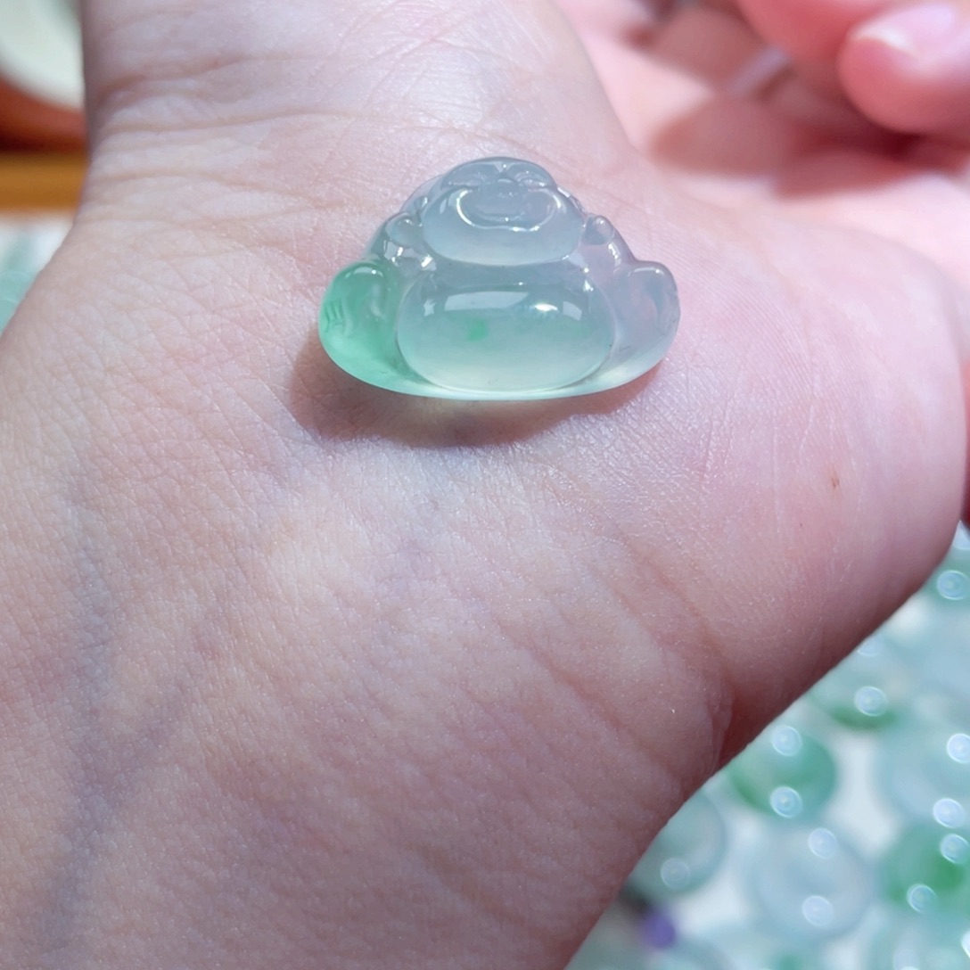 翡翠颈饰未镶嵌佛公