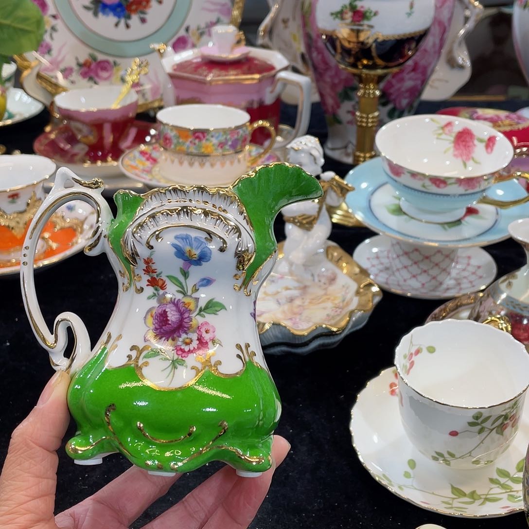 摆件半手绘绿色奶杯