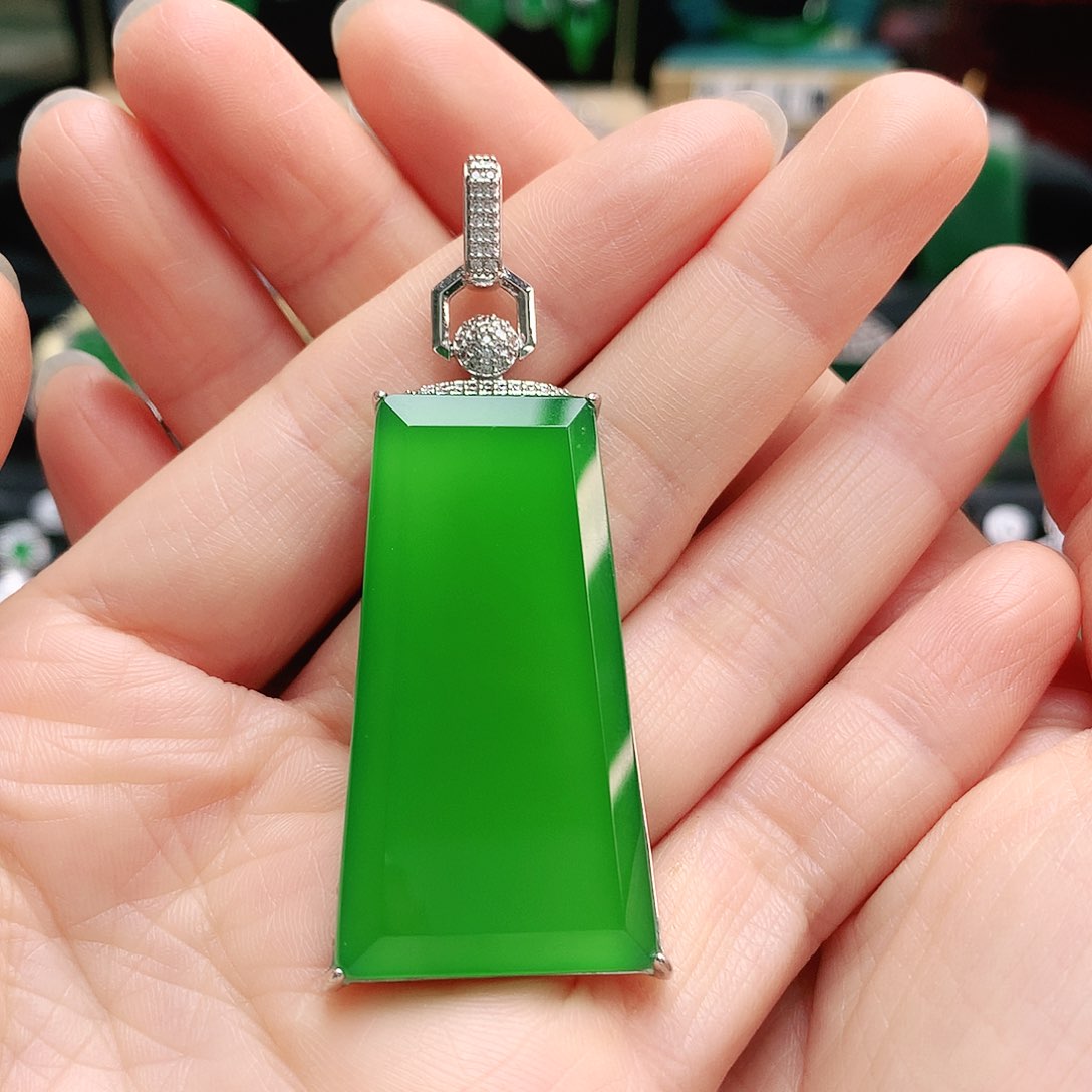 玛瑙/玉髓吊坠合金猪***姐