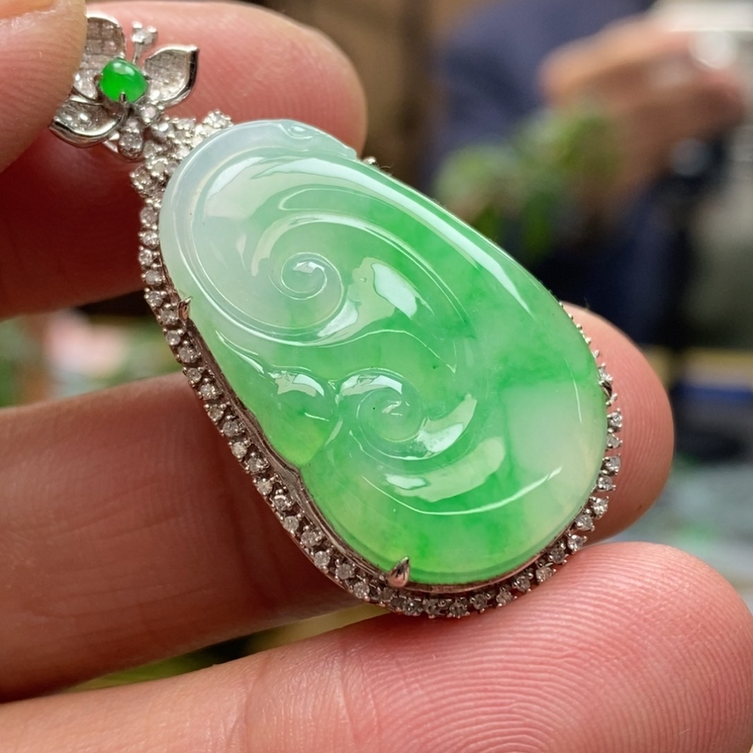 翡翠颈饰18K金镶嵌挂件