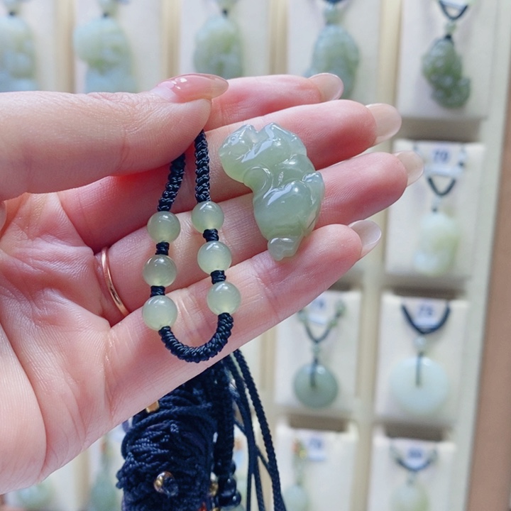 人***海和田玉未镶嵌颈饰