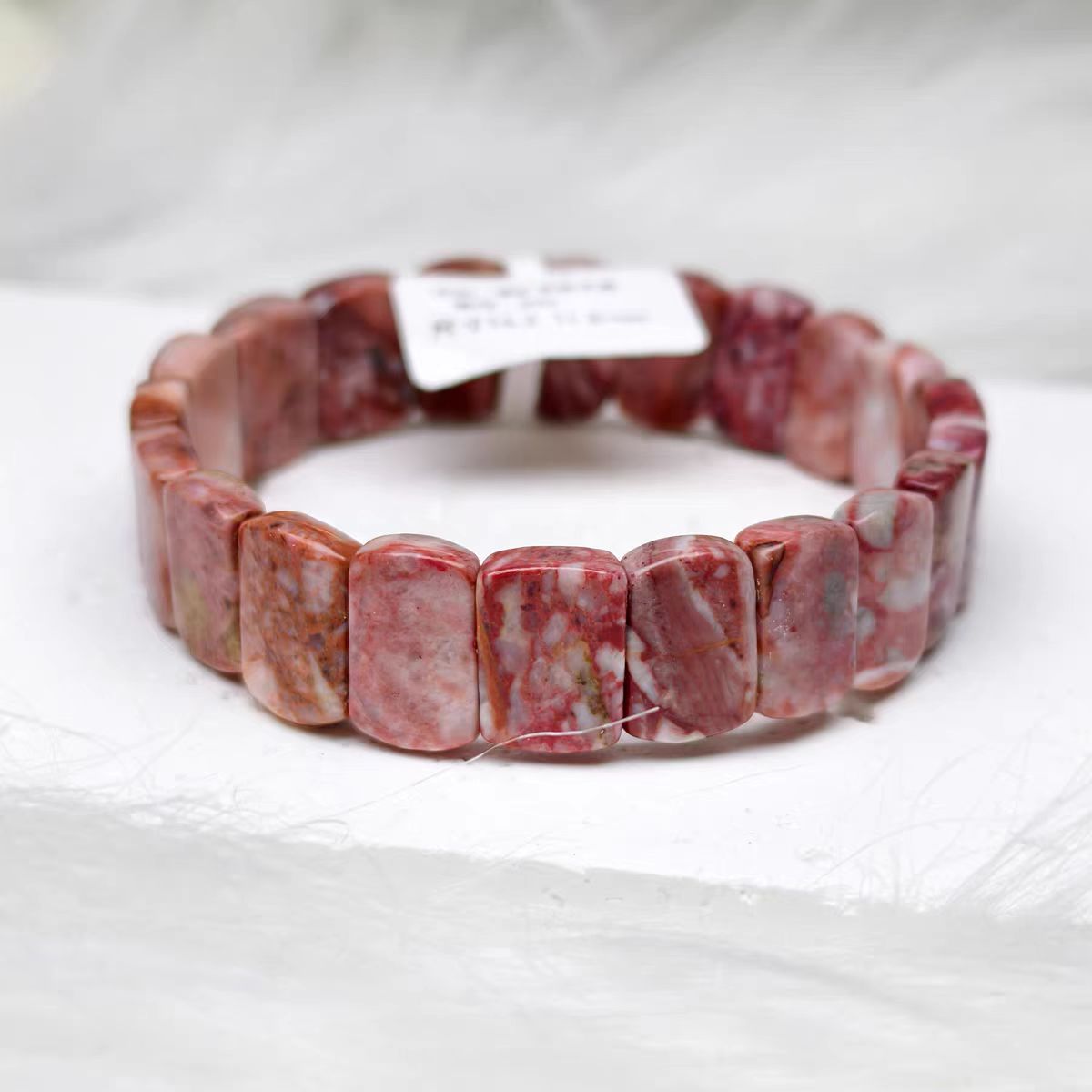 天然辰砂原矿朱砂手牌一个