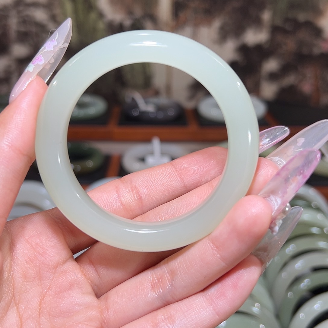 和田玉手镯未镶嵌哈*和田玉高冰青提葡萄肉手镯