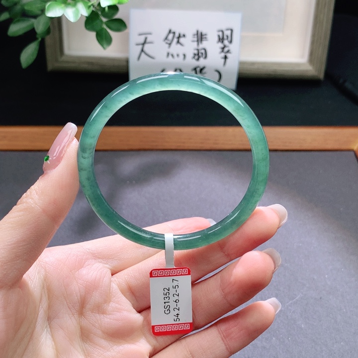 翡翠手镯未镶嵌天然翡翠手镯