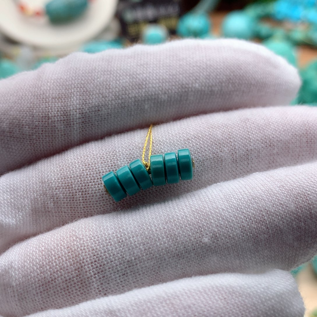 绿松石颈饰未镶嵌