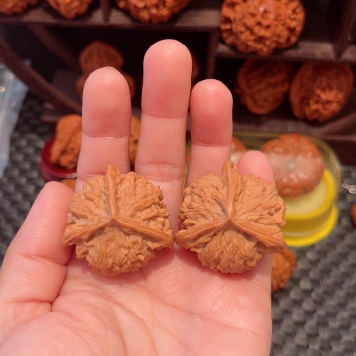 文玩核桃把件三棱