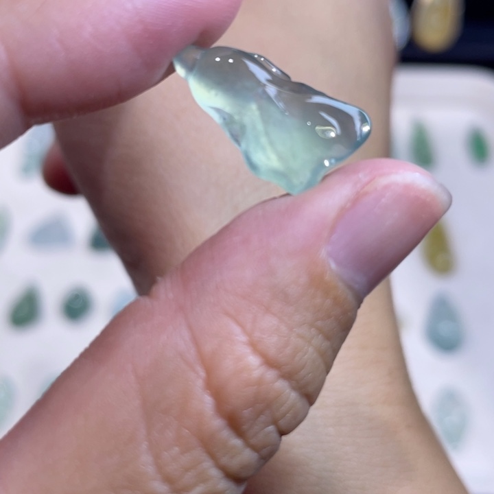 翡翠未镶嵌颈饰白菜