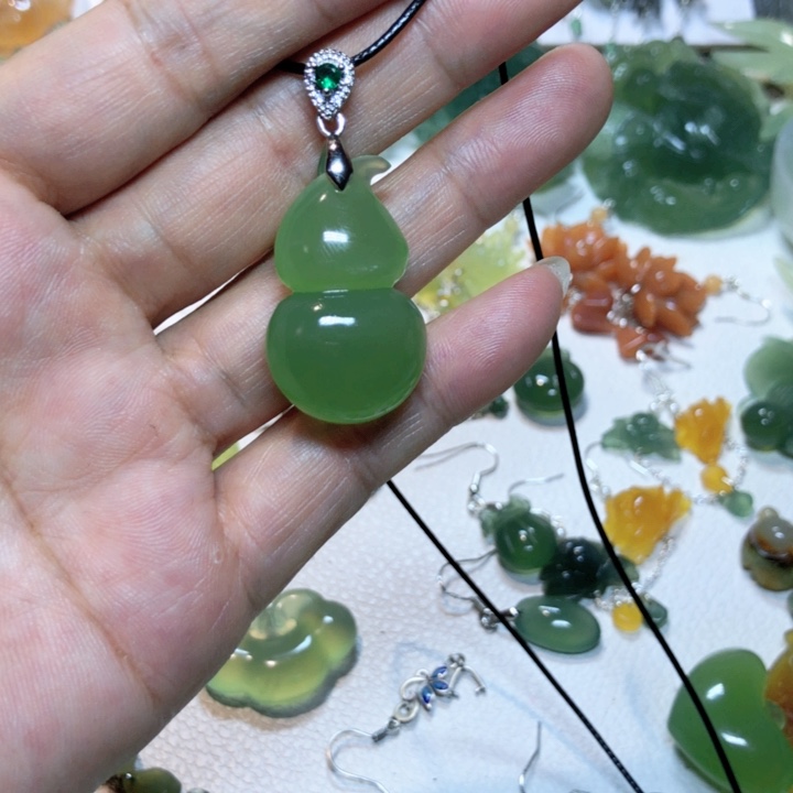 【闪购商品】蛇纹石玉耳环未镶嵌蘭**芳