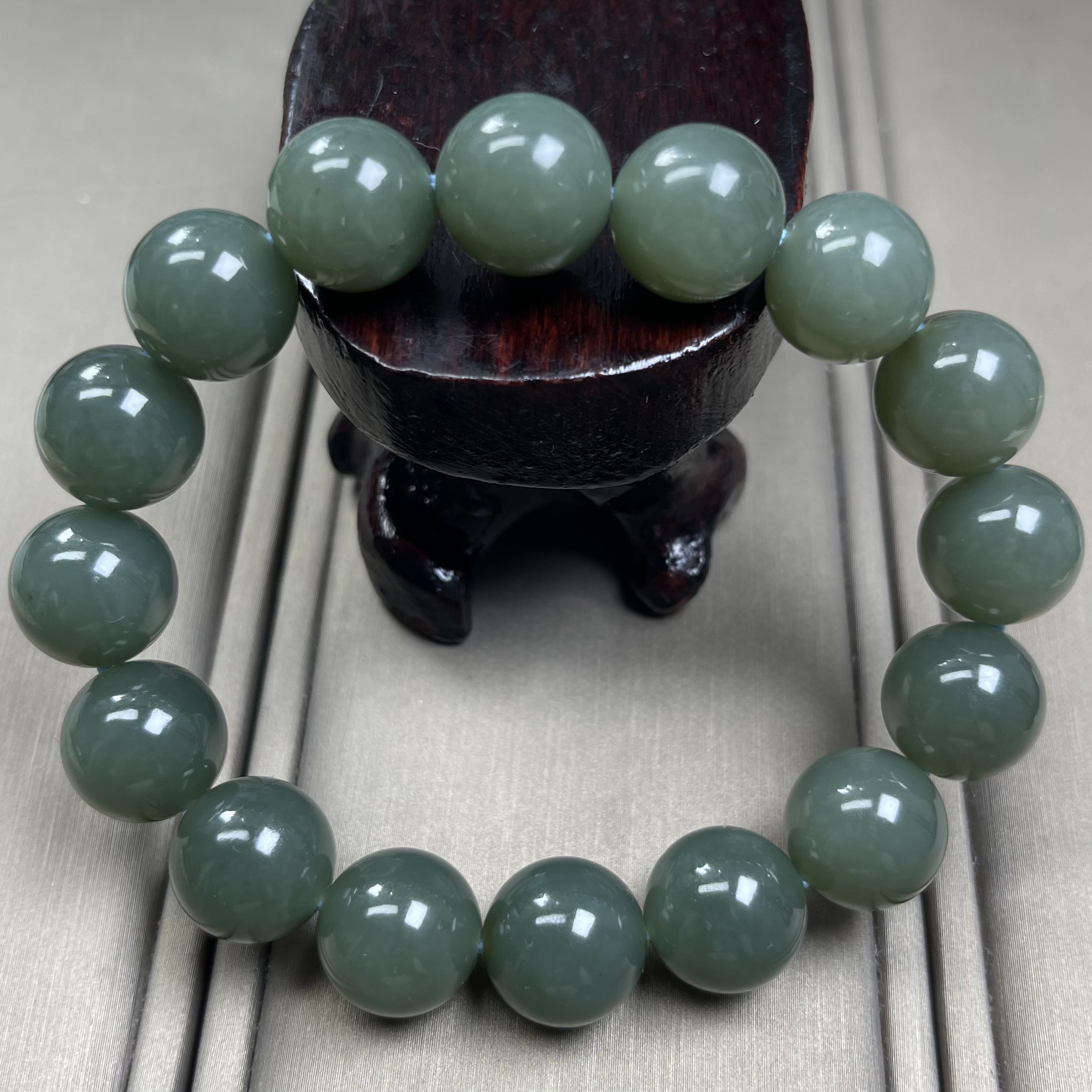 天然和田玉新疆且末蓝12mm圆珠手串一物一证微黑点