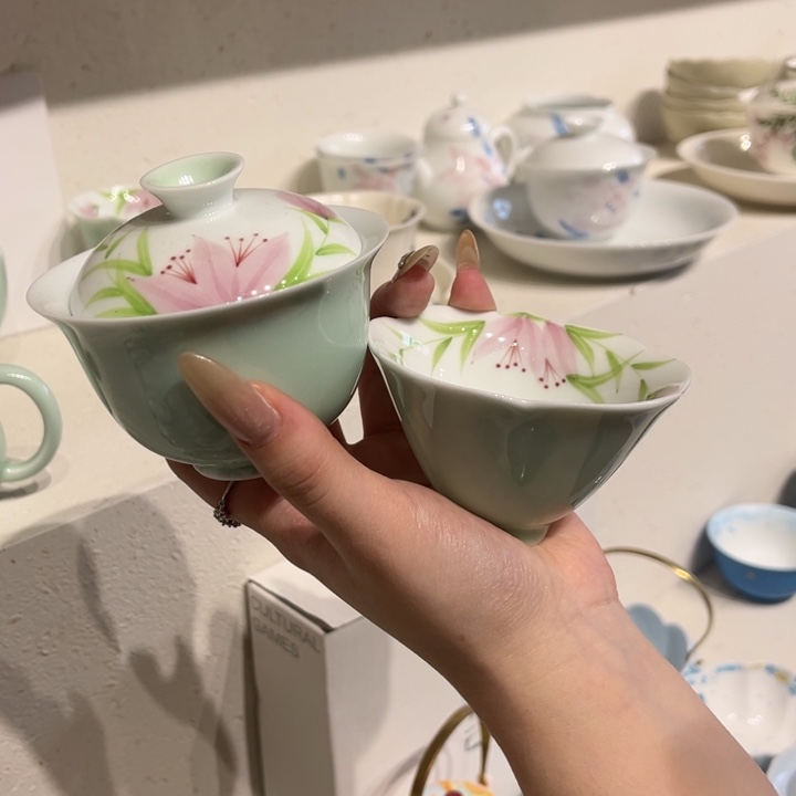 两杯杯一盖碗三件套。     