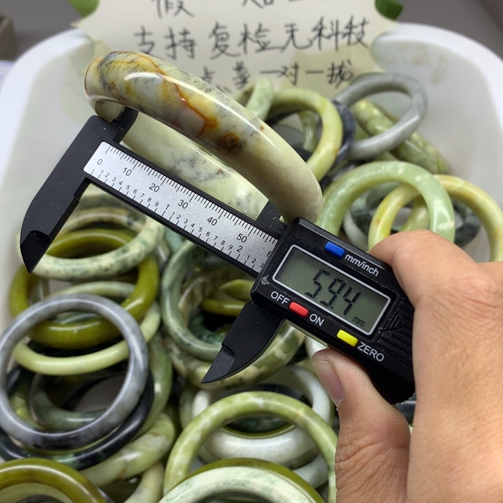 蛇纹石玉未镶嵌手镯18