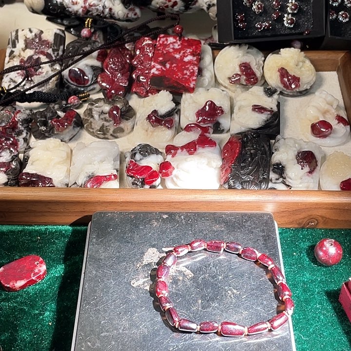 天然辰砂原石首饰