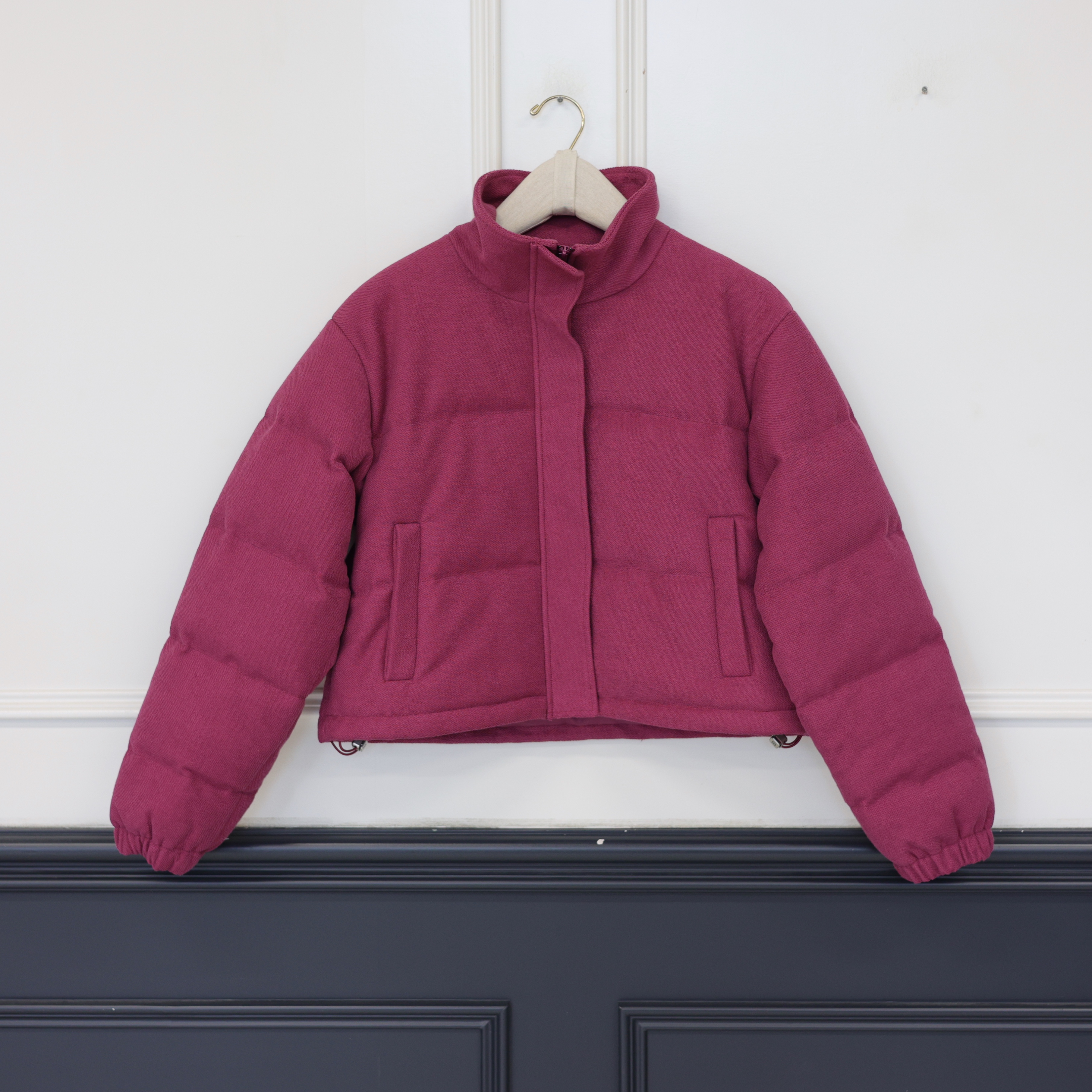 2512012【壁虎姐】GECKO秋冬新款 玫红色立领拉链款轻薄夹棉外套