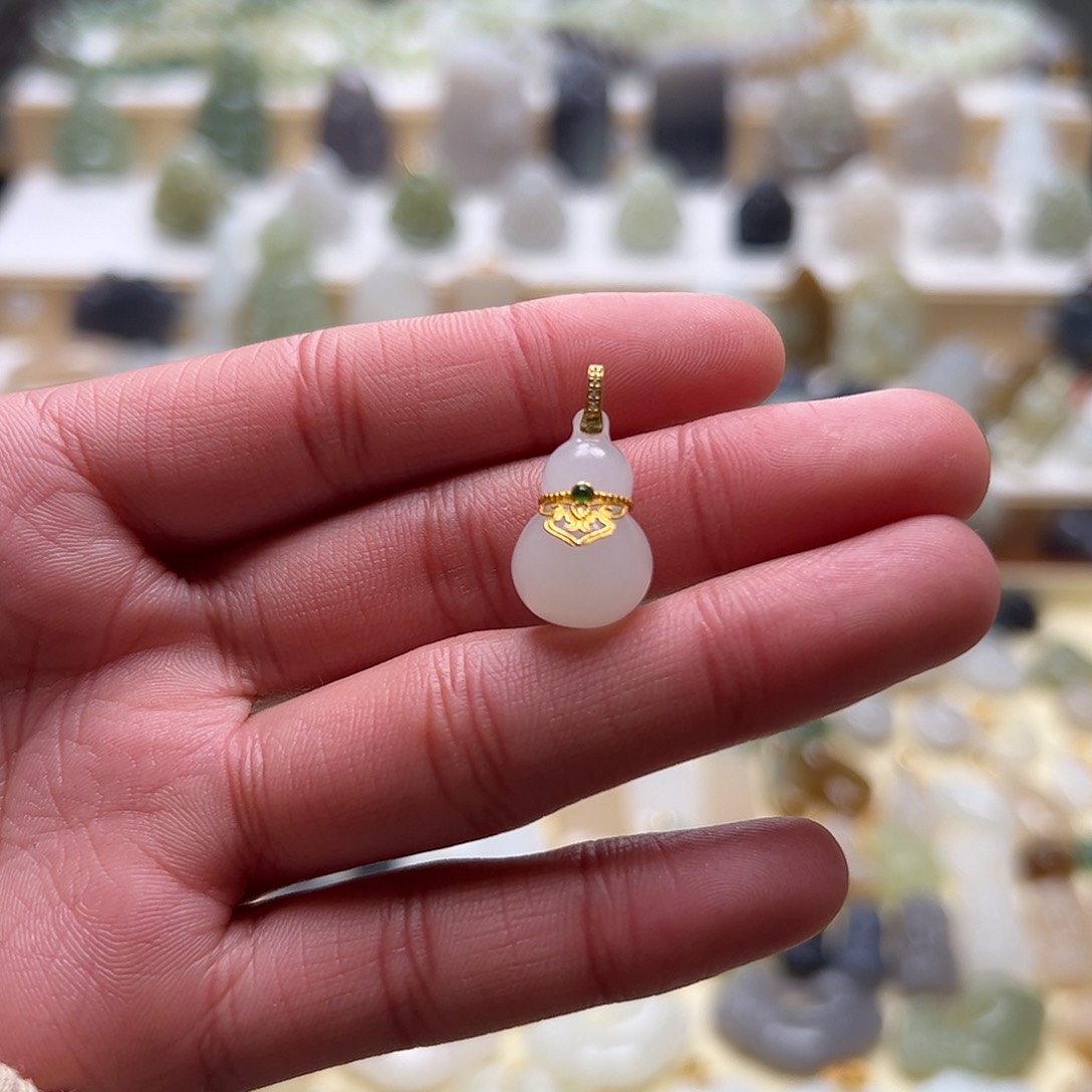 和田玉吊坠(不含链)18K金镶嵌康*