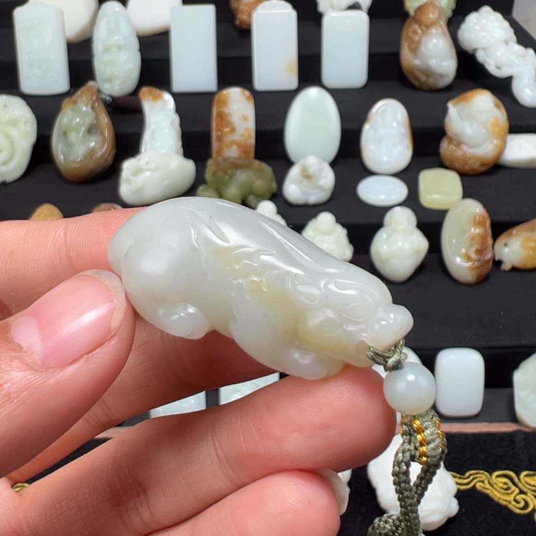 和田玉颈饰未镶嵌