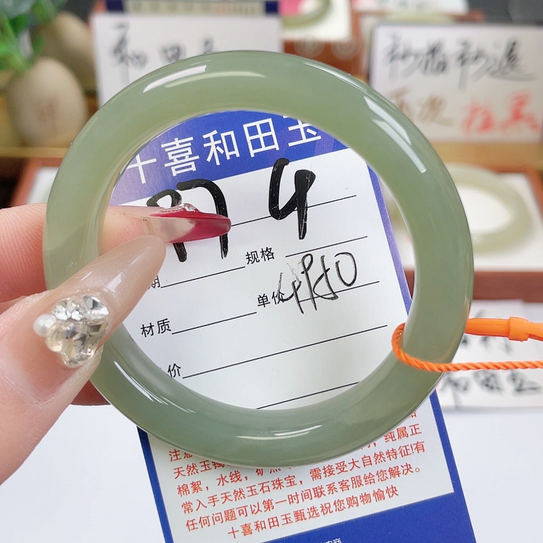 和田玉手镯未镶嵌