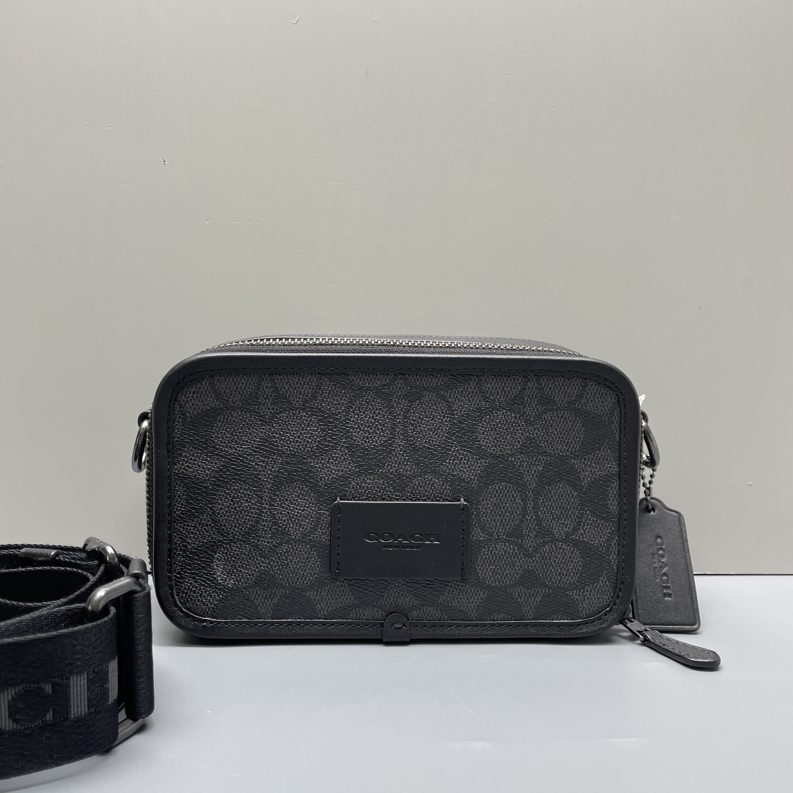 95新 COACH/蔻驰 wyatt男士黑老花斜包19*11*7cmMB112312