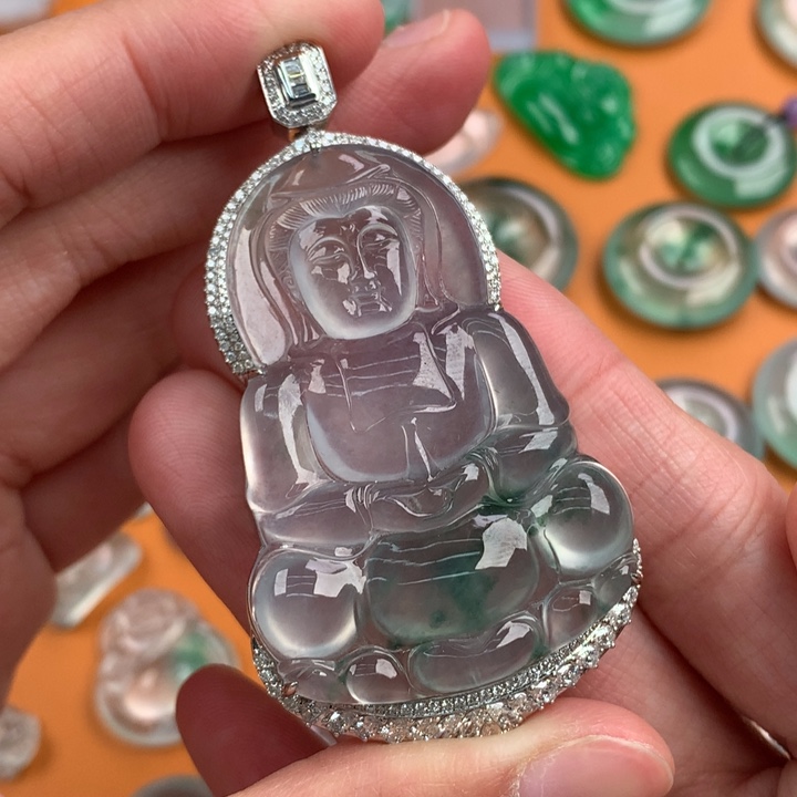 翡翠挂件未镶嵌…..