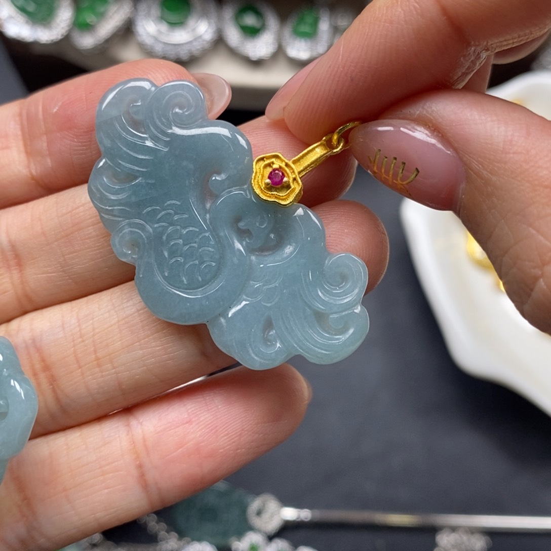 翡翠颈饰未镶嵌翡翠