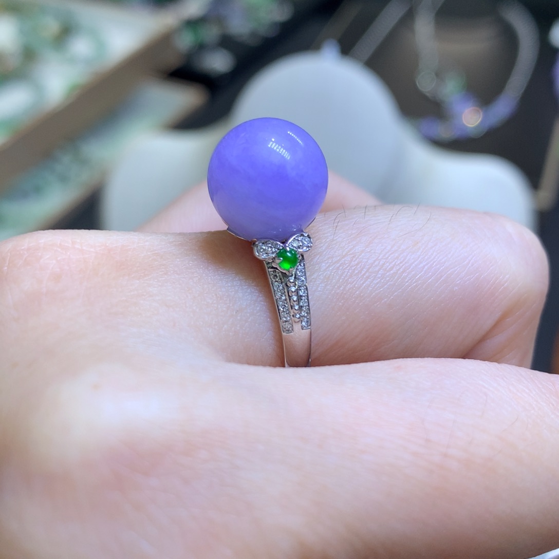 颈饰18K金镶嵌翡翠