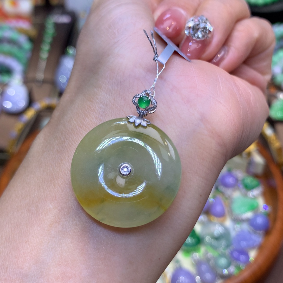 翡翠18K金镶嵌颈饰