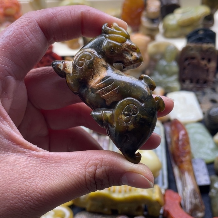 蛇纹石玉颈饰未镶嵌