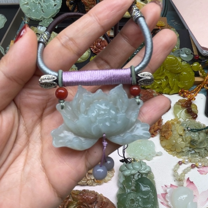 蛇纹石玉未镶嵌颈饰