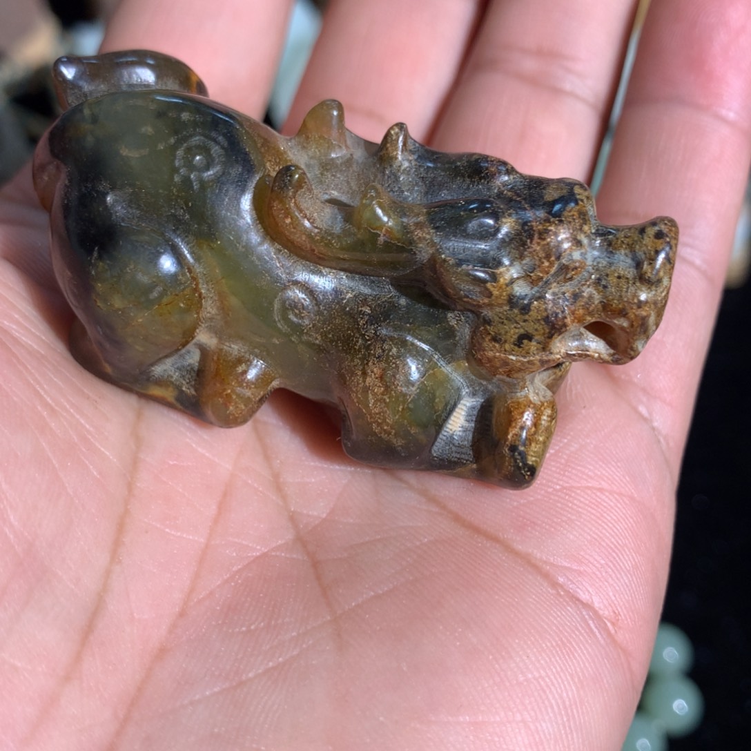 透闪石质玉未镶嵌颈饰